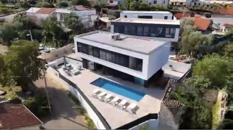Kuća Luksuzna dizajnerska vila s bazenom – okolica Rovinja