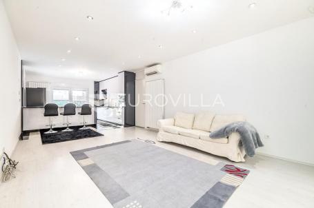 Zagreb, centar, Buconjićeva, četverosoban stan 226 m², terasa 2 parkirna mjesta