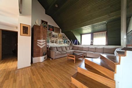 Osijek, Gornji grad, centar, Peterosoban stan na 2 etaže, potkrovlje, 2. kat. 