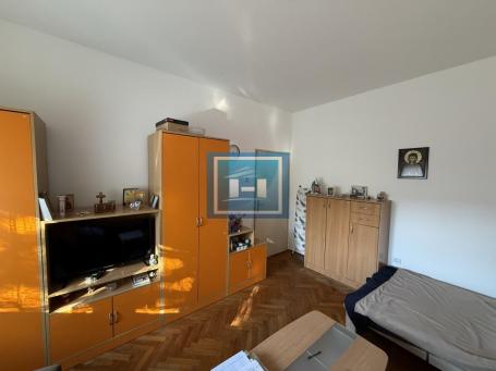 Stan u samom srcu grada – lokacija koja se retko pojavljuje na tržištu!