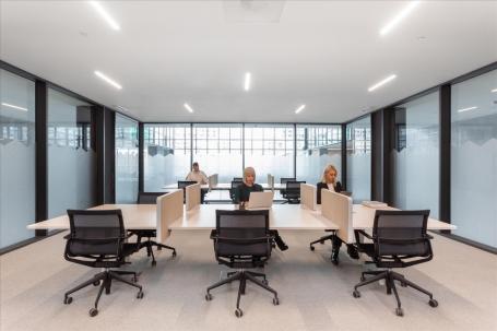 Bukirajte rezervisano coworking mesto na lokaciji Spaces Navigator II