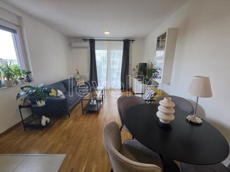 NOVI SAD - ŠIRI CENTAR - 63.00 m2