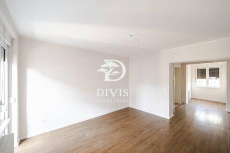 Trosoban salonski stan na prodaju u Krunskoj ulici, 92m2