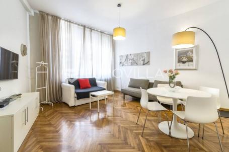 Trg bana Jelačića, prekrasan dvosoban stan na I. katu, 42 m²