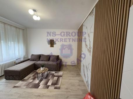 Odličan jednoiposoban stan na Spensu 