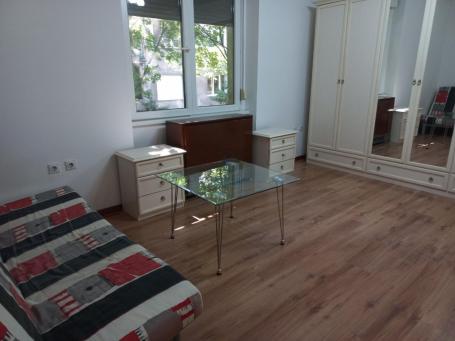 Skupština, Majke Jevrosime, 52m2