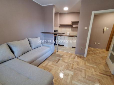 Garsonjera u Centru, Novi Sad, 24 m², 1. sprat