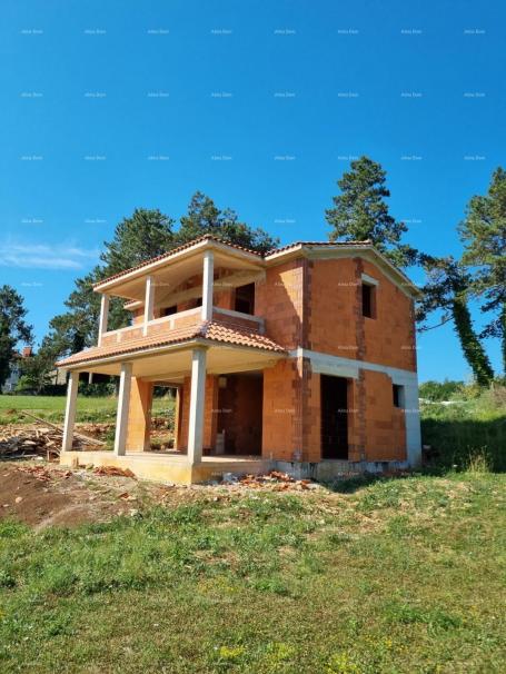 Kuća Prodaja samostojeće kuće u Roh-Bau fazi s okućnicom  - Pazin okolica