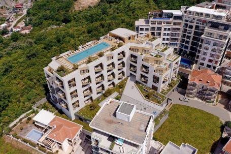 Jednosoban stan 59m2 sa pogledom na more u novom stambenom kompleksu sa bazenom, Becici