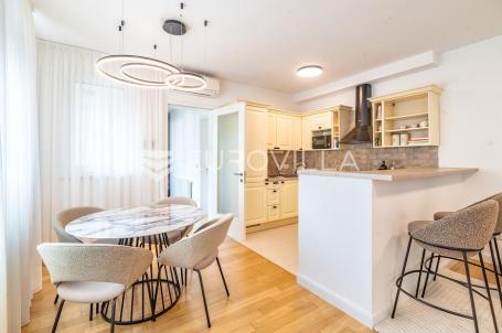 Zagreb, park Maksimir, trosoban stan 79 m², parking, spremište