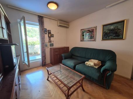 Jednosoban stan sa garažom i baštom, Adok, Budva