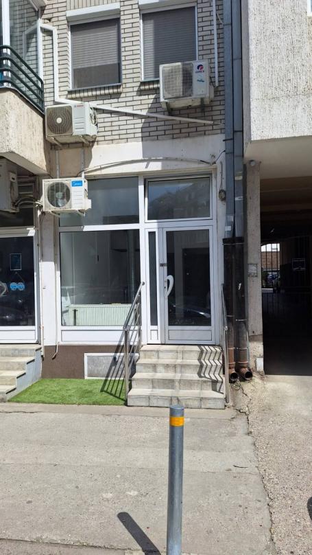 Prodaja lokala 42m2 u dva nivoa-Novo Naselje, Novi Sad