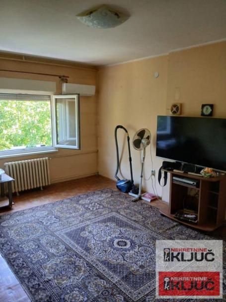 SATELITSKA PIJACA, 50m2, Dvosoban, Starogradnja