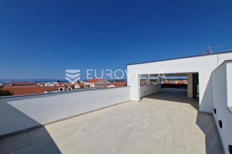Vir, apartman s krovnom terasom, pogled na more