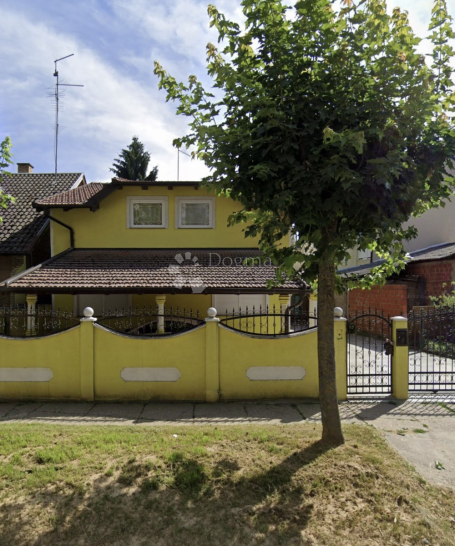 Luksuzna kuća u centru sa dodatnim objektom