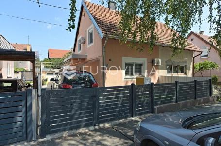 Osijek, Sjenjak, dvojna kuća s garažom, podrumom i odličnom lokacijom 130 m²