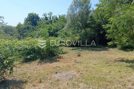 Zagreb, Vrhovec, građevinsko zemljište s lok. dozvolom za dvije zgrade sa 9 stanova