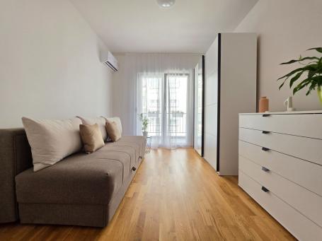 Prodaja novog, neuseljavanog i opremljenog jednosobnog stana 46 m² – Lazi, Budva