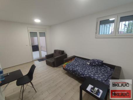 Garsonjera u Novom Sadu, 32 m², prizemlje
