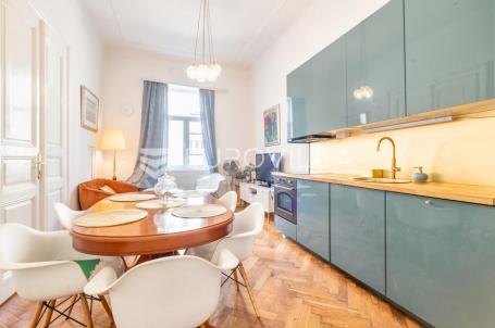 Zagreb, Kačićeva ulica, prekrasan četverosoban stan s balkonom 80 m²
