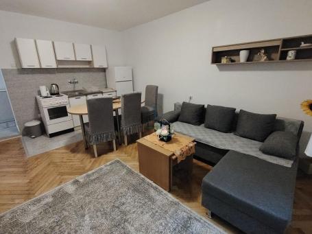 Zemun, Karađorđev trg, 38 m2