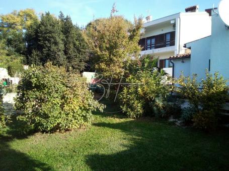 CENTAR, MEDULIN - Kuća s pogledom na more u na velikom zemljištu
