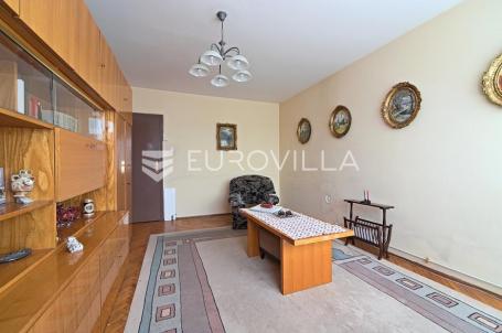 Osijek, Gornji grad, prodaje se trosoban stan površine 71 m²