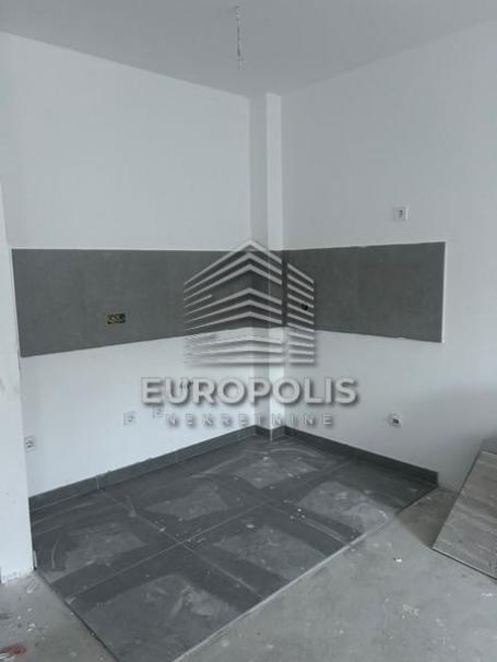 Novogradnja -  svetao stan, 2.5, sa garažom ID#9695