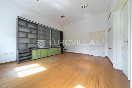 Osijek, Centar grada, prodaje se poslovni prostor u secescijskoj zgradi, 107 m²
