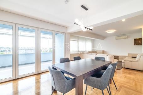 Zagreb, VRBANI, prostran četverosoban stan, 100 m², parkirno mjesto, balkon i terasa