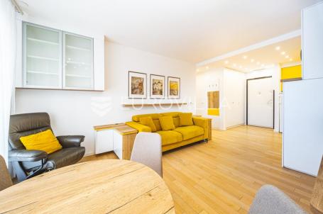 Zagreb, Savica, lijep dvosoban stan površine 46 m² s garažnim parkirnim mjestom