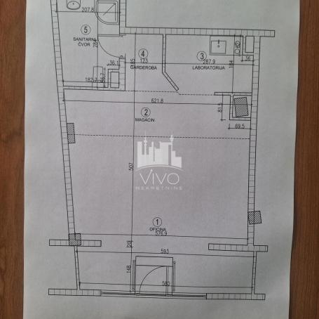 Stan u prizemlju adaptiran u lokal-PP, parking ID#1823