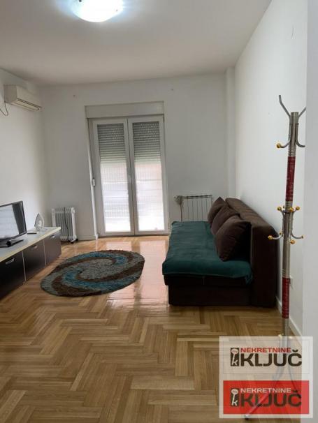 Garsonjera u centru Novog Sada, 27 m², prizemlje