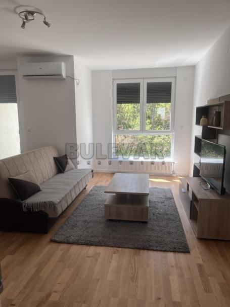 Izdaje se jednosoban stan u blizini parka Čair, 34m2