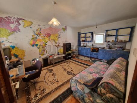Kuća u naselju B. Bjegović, 309 m2, na placu od 240 m2