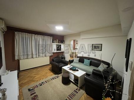 Stan u kući 122m2 sa lokalom 20m2 kod Doma zdravlja
