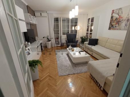 Izdaje se odličan dvoiposoban stan kod Crvenog Pevca, 68m2