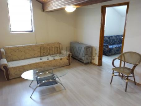 Izdaje se dvosoban stan kod Doma zdravlja, 61m2, na prvom spratu!!!