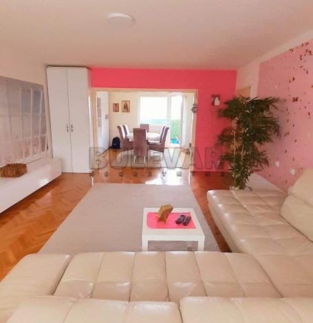 Prodaja, Stan, 115.00m2 , Medijana