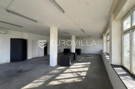 Zagreb, Dubrava, poslovna zgrada 2600 m² unutar poslovnog kompleksa na parceli 7200 m²