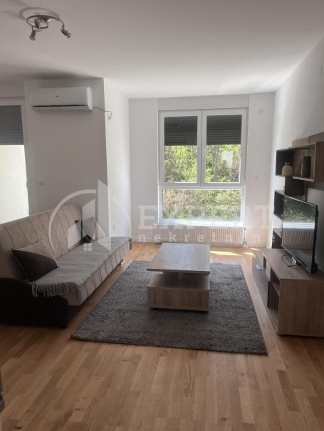 Izdaje se jednosoban stan u blizini parka Čair, 34m2