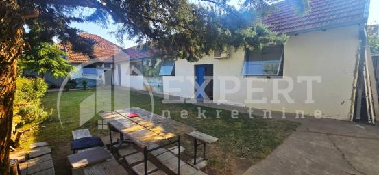 Odličan stambeno poslovni objekat,  294m2, plac 606m2, Donji Komren blizu Idee