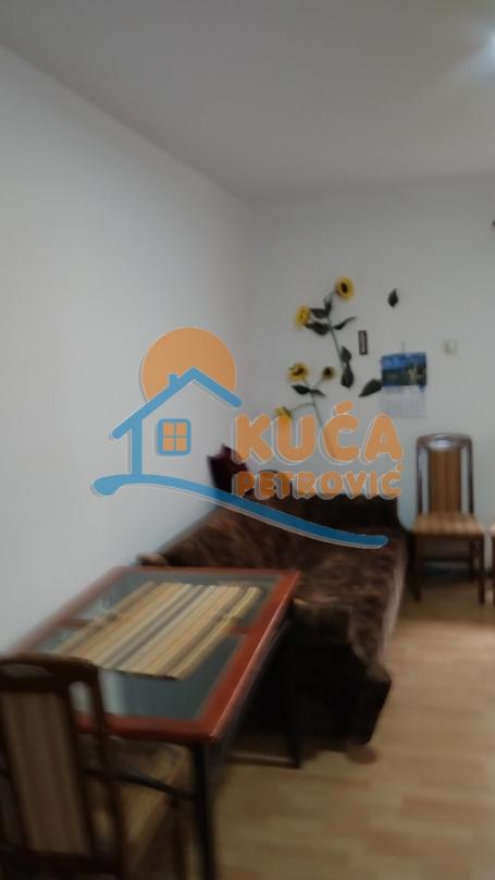 Izdaje se stan kod Crvenog Pevca, 40m2