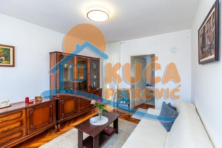 Jednoiposoban stan u kući, prvi  sprat, deo dvorišta, 38 m2, Apelovac