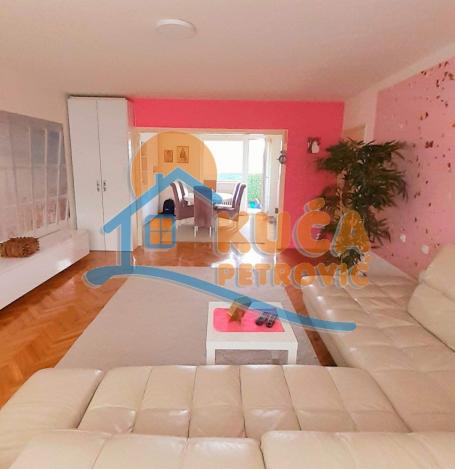 Prodaja, Stan, 115.00m2 , Medijana