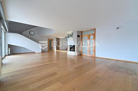 Osijek, Gornji Grad, Najam, dvoetažni stan uredi 243 m² zatvorenog prostora