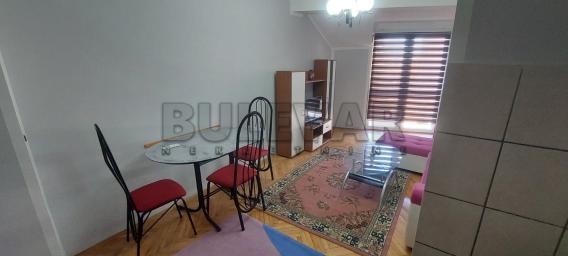 Izdaje se jednoiposoban stan u centru Niša,  49m2!