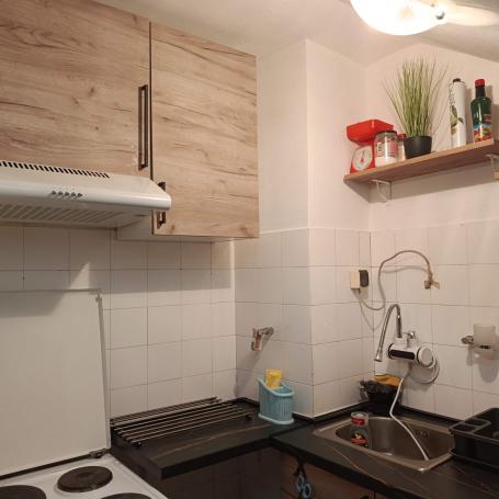 Издајем једнособан намештен стан
