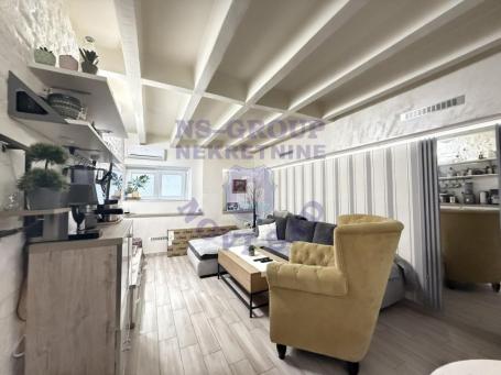Kej, kompletno renoviran jednoiposoban stan površine 33 m². 