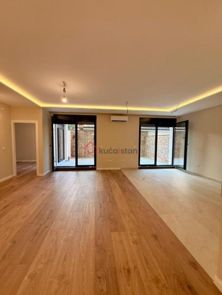 Ultralux. Dvorište i terasa uključeni